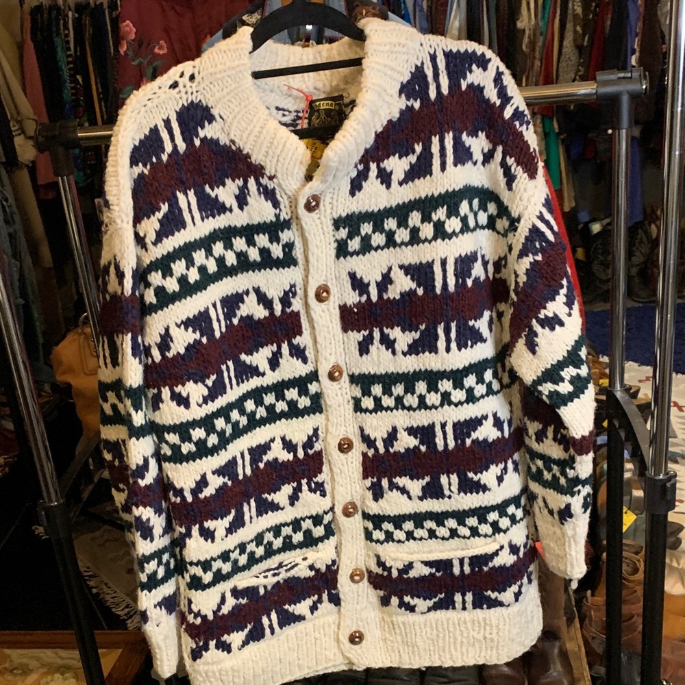 100% wool COWICHAN Men's Cozy White and Blue Patterned Cardigan